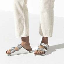 Load image into Gallery viewer, Birkenstock - Arizona SFB - In Metallic Silver
