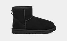 Load image into Gallery viewer, UGG - Classic Mini II - In Black
