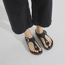 Load image into Gallery viewer, Birkenstock - Gizeh Big Buckle - In Black Oiled

