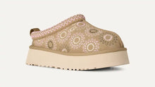 Load image into Gallery viewer, UGG - Tazz Sun Stitch - In Mustard Seed
