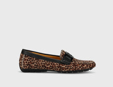 Load image into Gallery viewer, Vaneli - Aiker - In Camel Mini Hair
