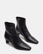 Load image into Gallery viewer, Steve Madden - Delvie - In Black
