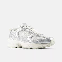 Load image into Gallery viewer, New Balance - 530 - In Silver Metallic
