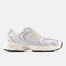 Load image into Gallery viewer, New Balance - 530 - In Silver Metallic
